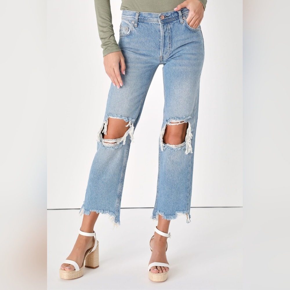 Free People-We The Free Maggie Light Wash Mid Rise Distressed Crop Jean Size:27